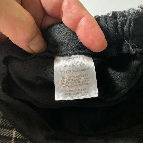 Stylish Black and White Plaid Cap - Picture 7 of 7